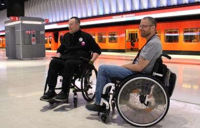 Apuvälinekummit metro-oppaina