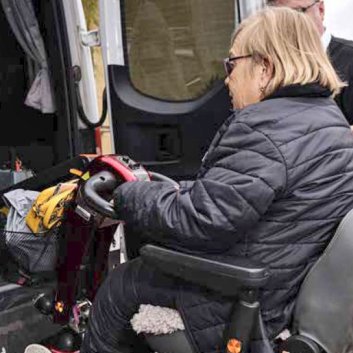 Marja Vainikainen menossa invataksiin