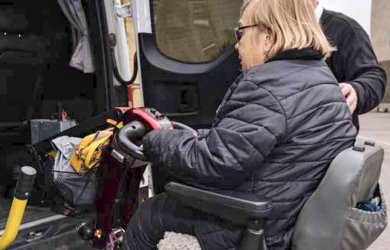Marja Vainikainen menossa invataksiin