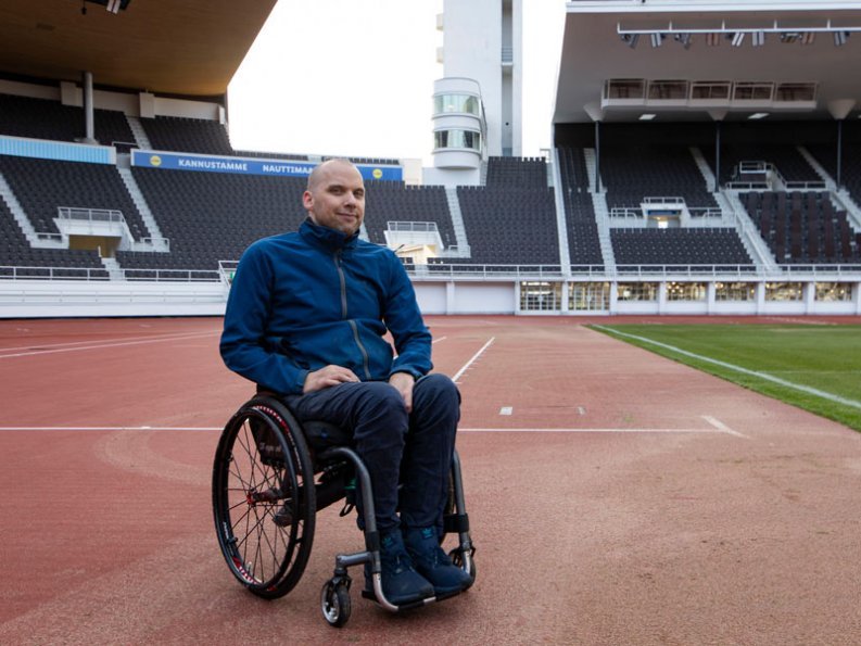 Kuvassa Tuukka Nisso uudella stadionilla