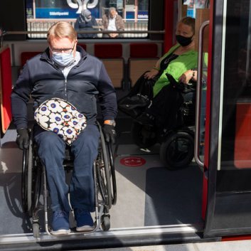 Petri Pohjonen Tampereen ratikassa