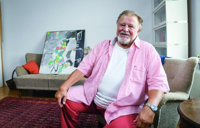 Esko Salminen pyrkii nauramaan itselleen
