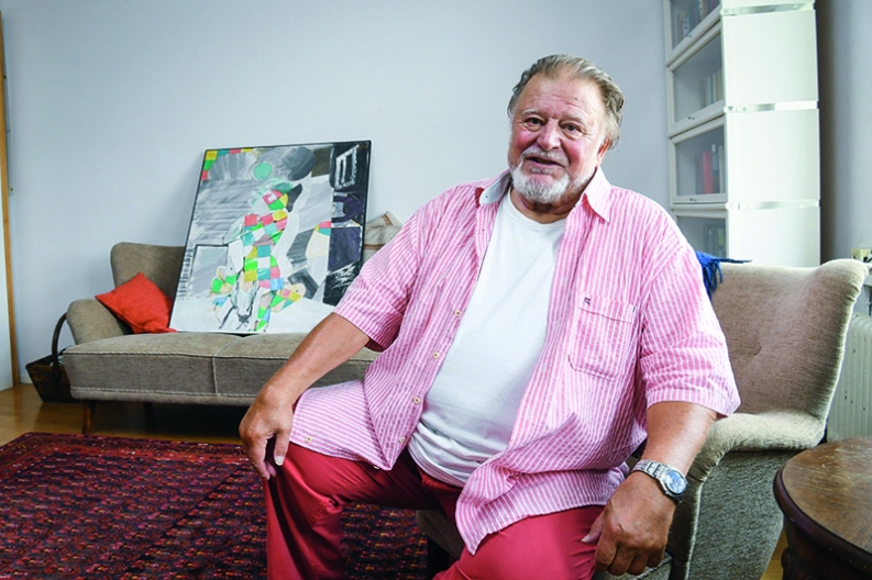 Esko Salminen pyrkii nauramaan itselleen