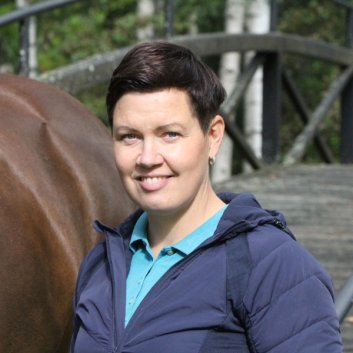 Jonna Aaltonen on kilpaillut ratsastuksessa 10-vuotiaasta lähtien. Hän osti ensimmäisen hevosensa teurastamolta 14-vuotiaana.