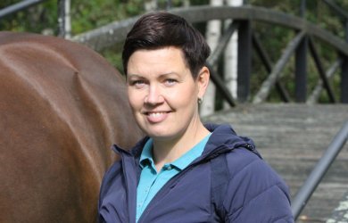 Jonna Aaltonen on kilpaillut ratsastuksessa 10-vuotiaasta lähtien. Hän osti ensimmäisen hevosensa teurastamolta 14-vuotiaana.