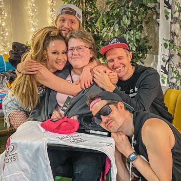 Tiina Forsby, Veera Uusitalo och bandet Portion Boys
